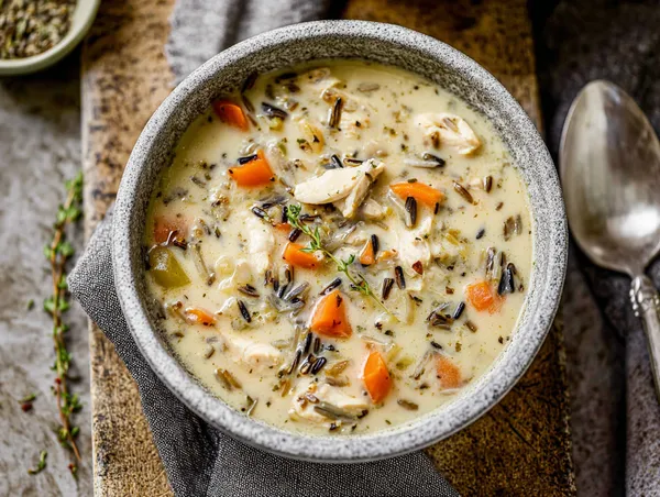 Krämig Kyckling- och Vildrisssoppa